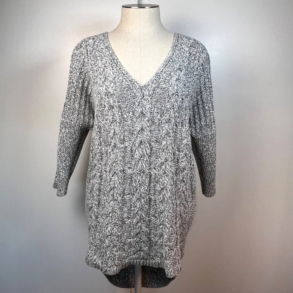 EXPRESS Grey and White Marled Dolman 3/4 Sleeve Cable Knit Sweater Size Medium